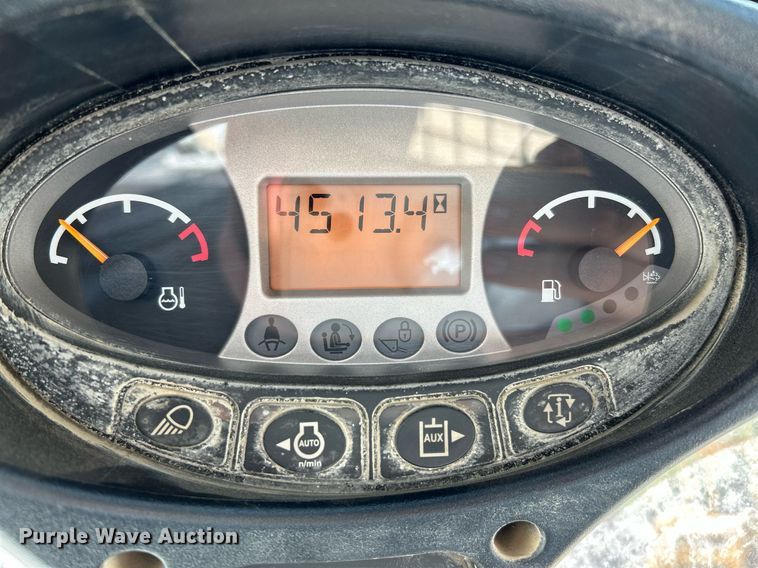 image for item NR9273 2017 Bobcat T750  tracked skid steer loader