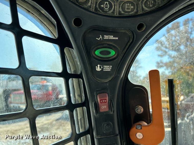 image for item NR9273 2017 Bobcat T750  tracked skid steer loader