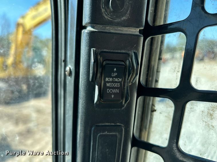 image for item NR9273 2017 Bobcat T750  tracked skid steer loader