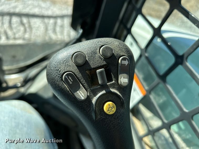 image for item NR9273 2017 Bobcat T750  tracked skid steer loader