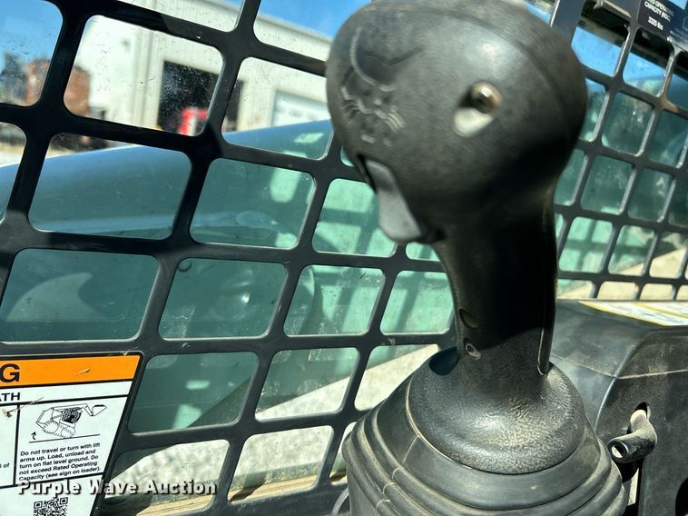 image for item NR9273 2017 Bobcat T750  tracked skid steer loader