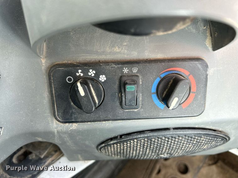 image for item NR9273 2017 Bobcat T750  tracked skid steer loader