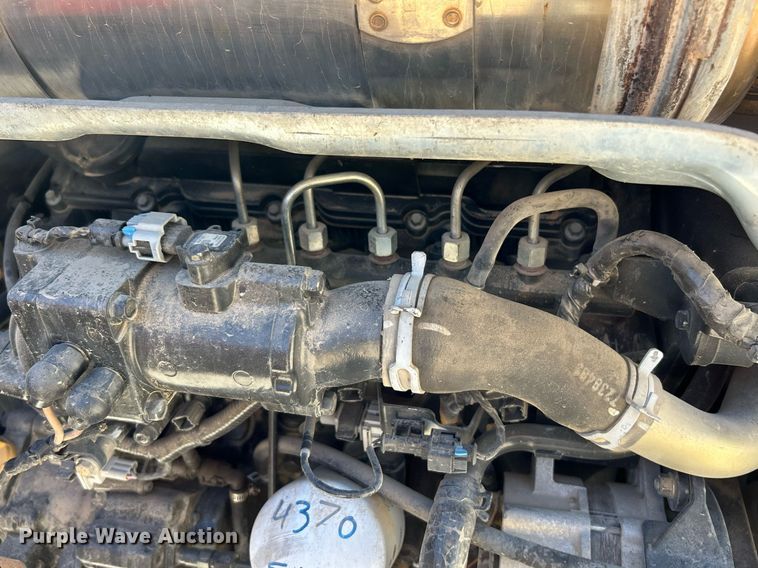 image for item NR9273 2017 Bobcat T750  tracked skid steer loader