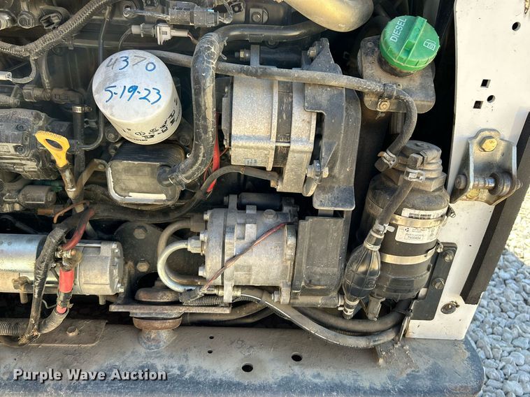 image for item NR9273 2017 Bobcat T750  tracked skid steer loader