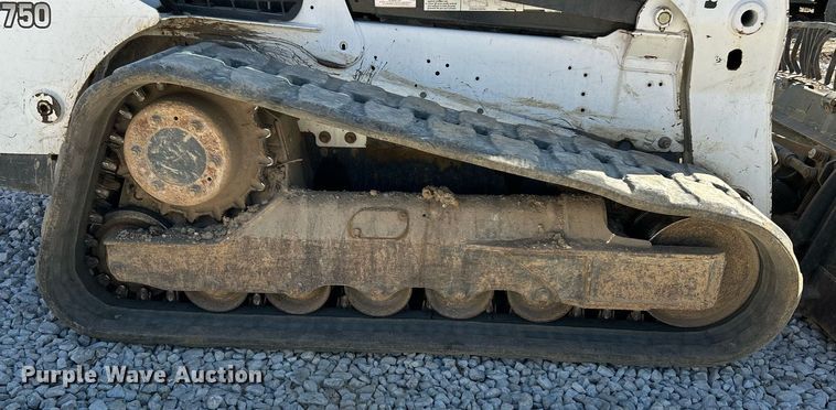image for item NR9273 2017 Bobcat T750  tracked skid steer loader