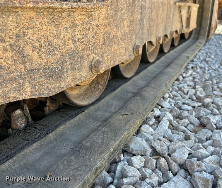 image for item NR9273 2017 Bobcat T750  tracked skid steer loader