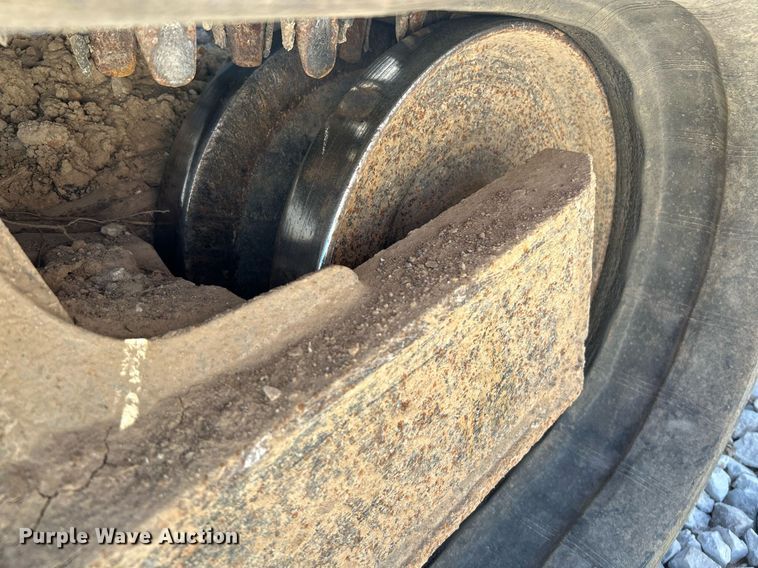 image for item NR9273 2017 Bobcat T750  tracked skid steer loader