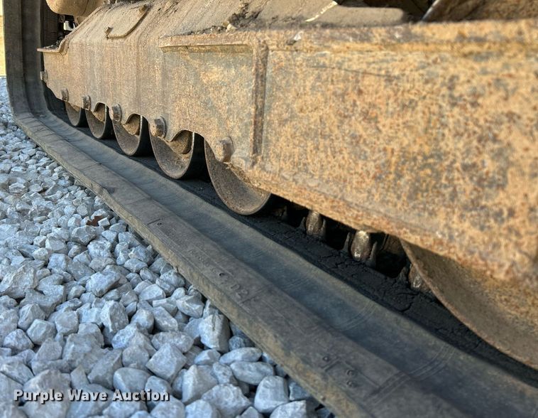 image for item NR9273 2017 Bobcat T750  tracked skid steer loader