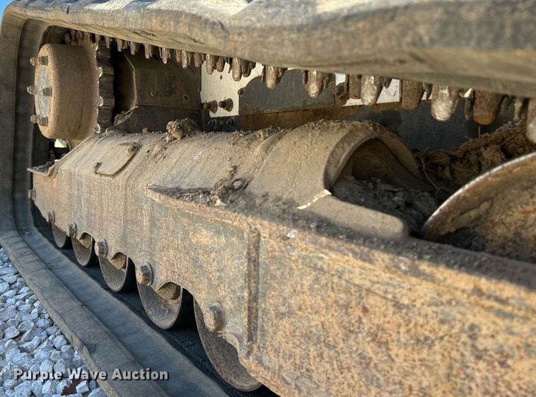 image for item NR9273 2017 Bobcat T750  tracked skid steer loader