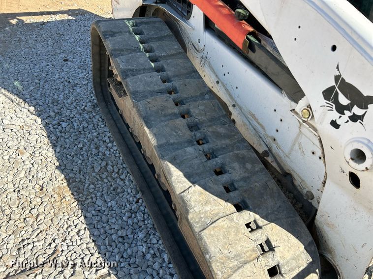 image for item NR9273 2017 Bobcat T750  tracked skid steer loader