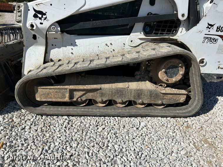 image for item NR9273 2017 Bobcat T750  tracked skid steer loader