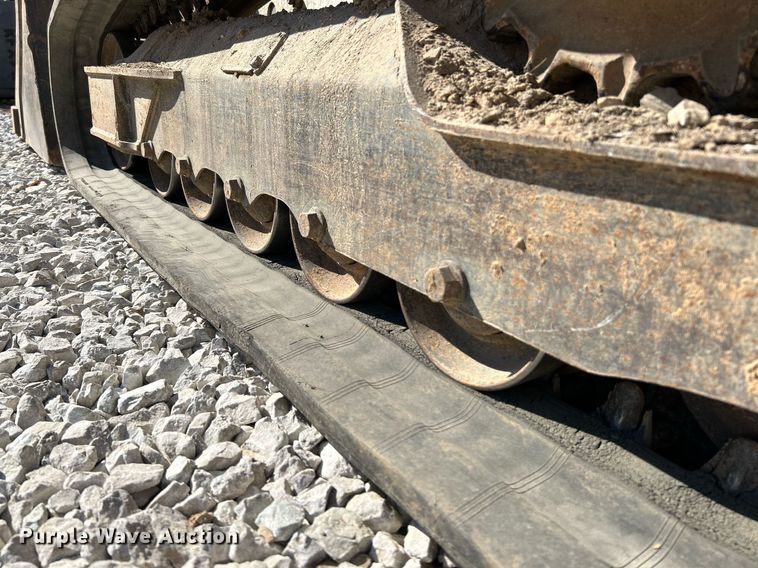 image for item NR9273 2017 Bobcat T750  tracked skid steer loader