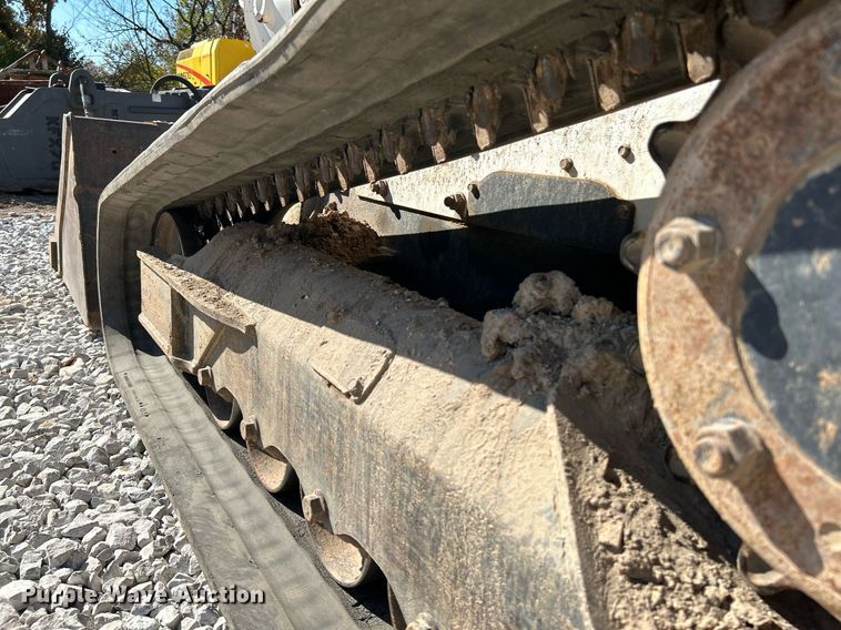 image for item NR9273 2017 Bobcat T750  tracked skid steer loader