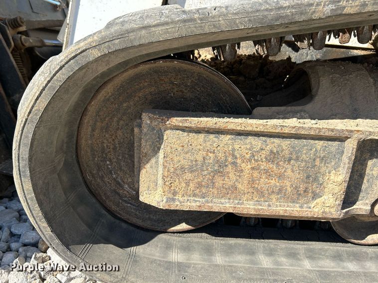 image for item NR9273 2017 Bobcat T750  tracked skid steer loader
