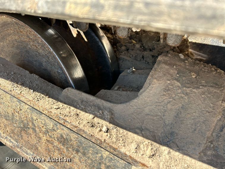 image for item NR9273 2017 Bobcat T750  tracked skid steer loader