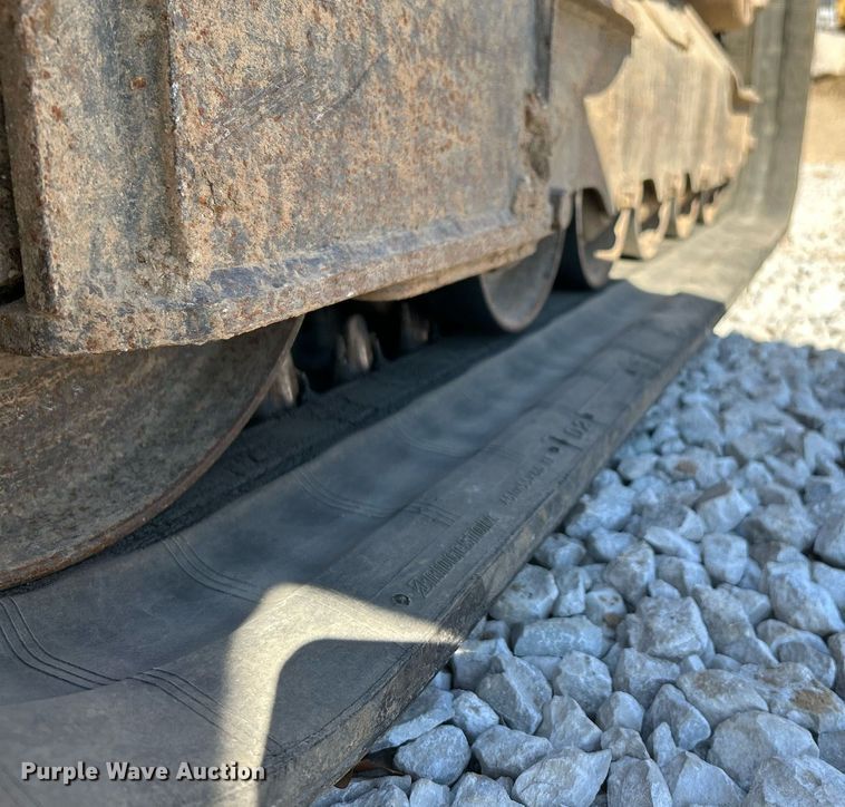 image for item NR9273 2017 Bobcat T750  tracked skid steer loader