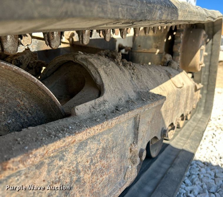 image for item NR9273 2017 Bobcat T750  tracked skid steer loader