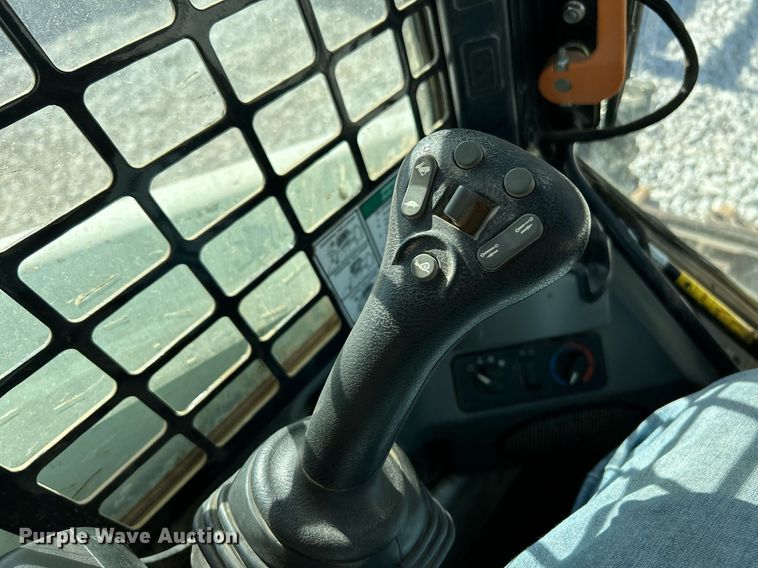 image for item NR9274 2019 Bobcat T450  tracked skid steer loader