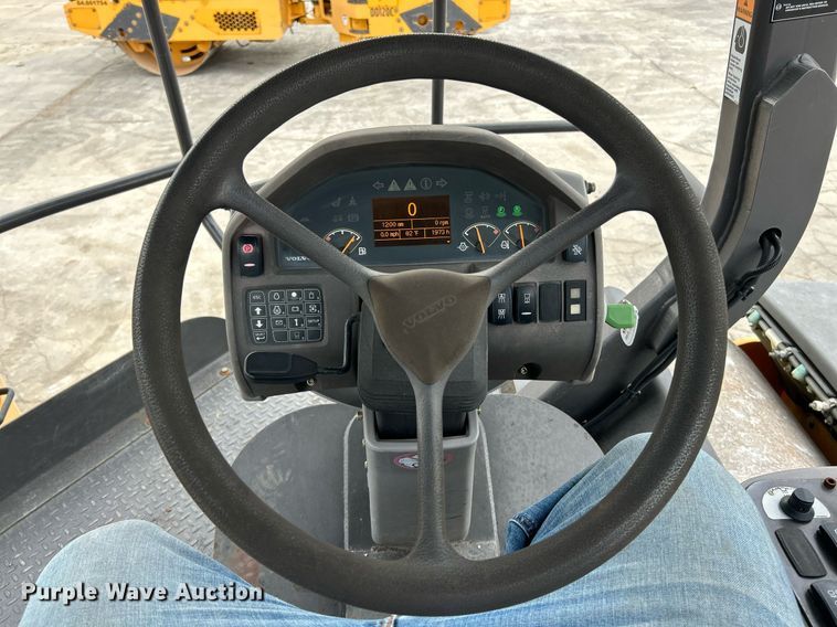 image for item NR9276 2015 Volvo DD120B  double drum roller