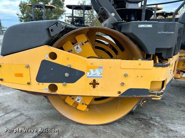 image for item NR9276 2015 Volvo DD120B  double drum roller