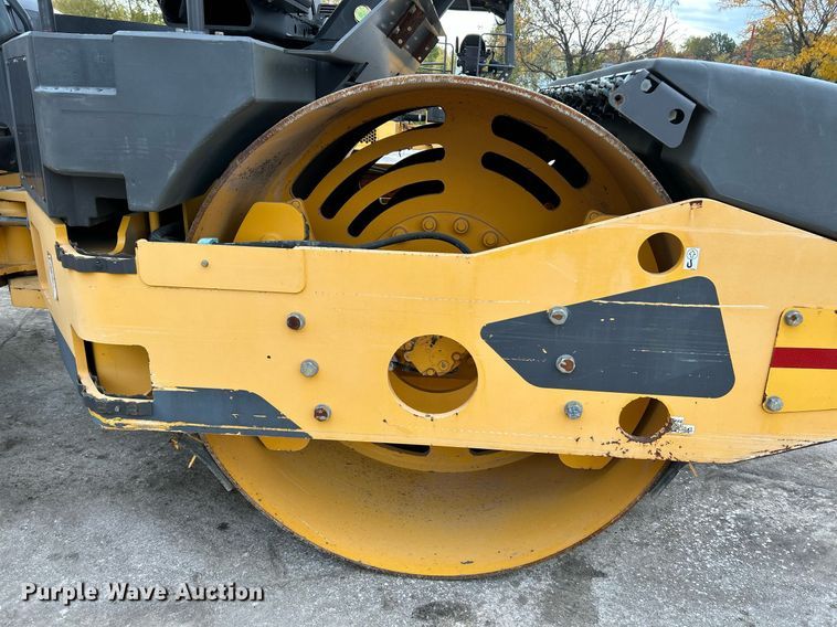 image for item NR9276 2015 Volvo DD120B  double drum roller