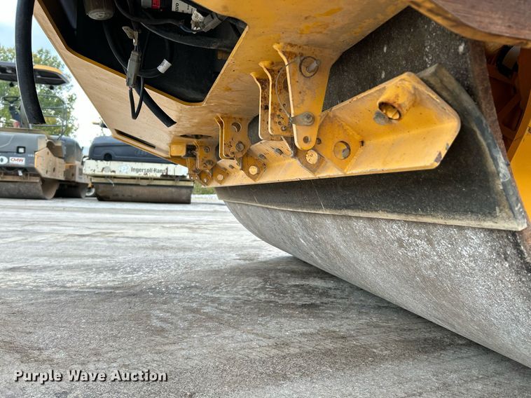 image for item NR9276 2015 Volvo DD120B  double drum roller