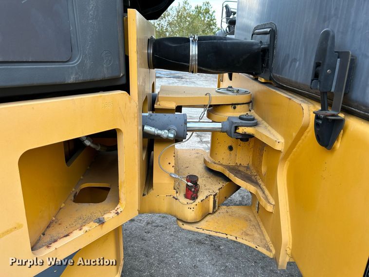 image for item NR9276 2015 Volvo DD120B  double drum roller