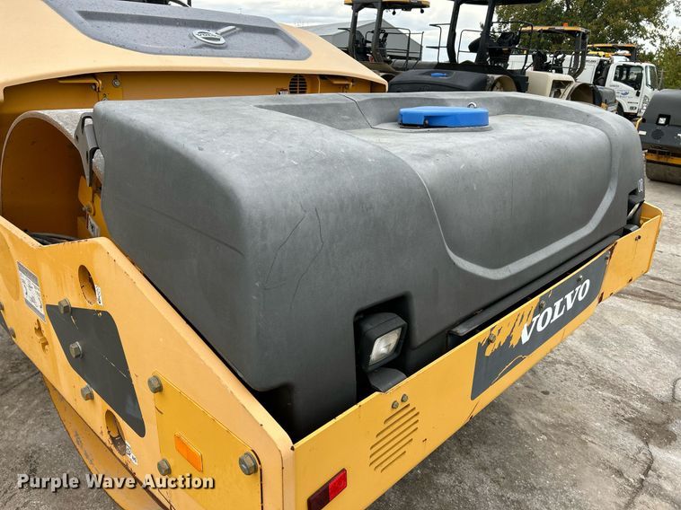 image for item NR9276 2015 Volvo DD120B  double drum roller