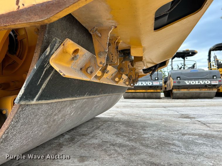 image for item NR9276 2015 Volvo DD120B  double drum roller