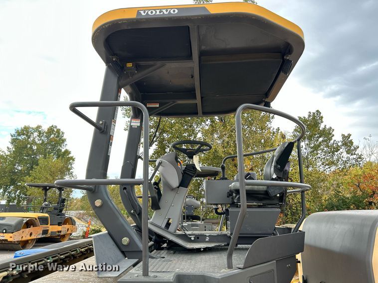 image for item NR9279 2016 Volvo DD120B  double drum roller