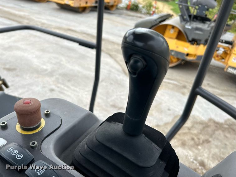 image for item NR9279 2016 Volvo DD120B  double drum roller