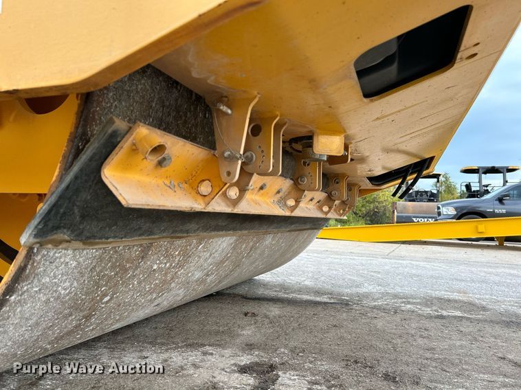 image for item NR9279 2016 Volvo DD120B  double drum roller