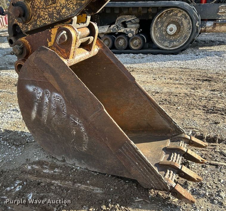 image for item NR9317 1997 John Deere 710D  backhoe