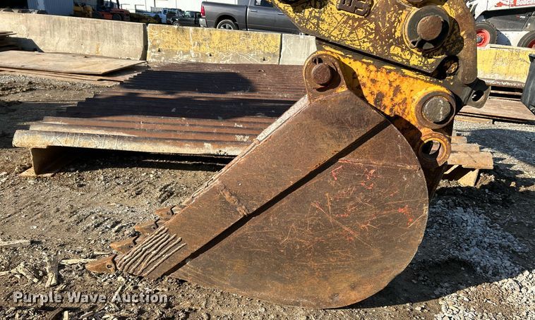 image for item NR9317 1997 John Deere 710D  backhoe