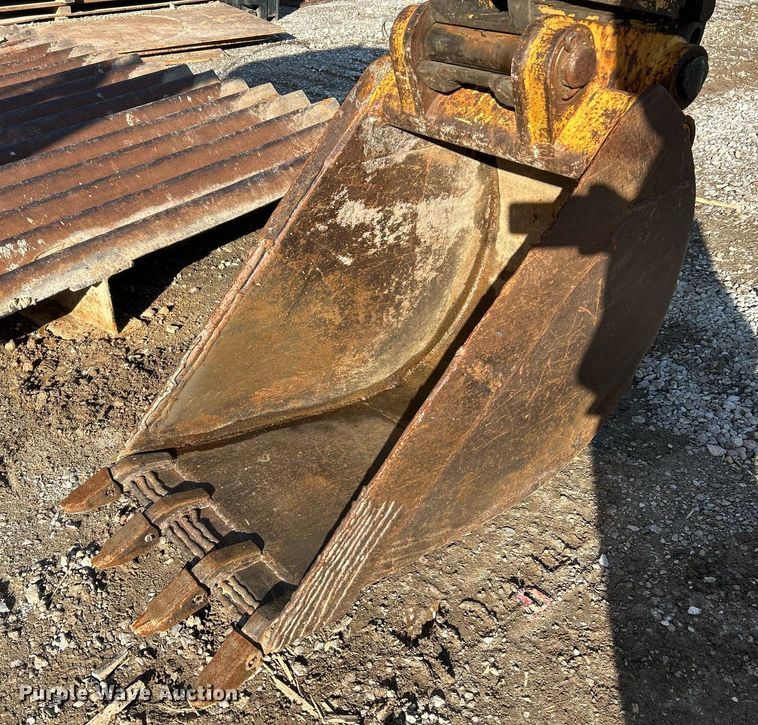 image for item NR9317 1997 John Deere 710D  backhoe