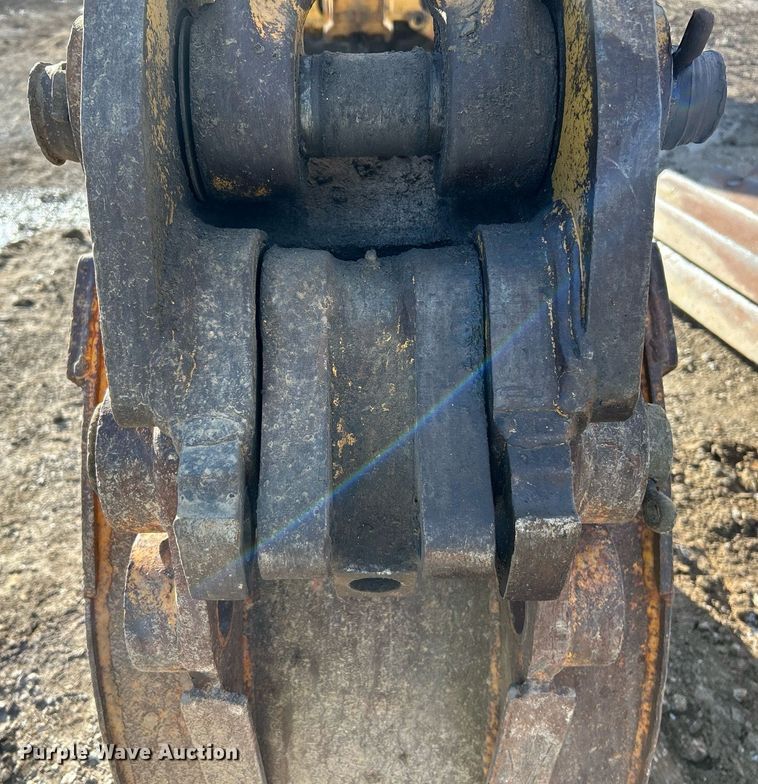 image for item NR9317 1997 John Deere 710D  backhoe