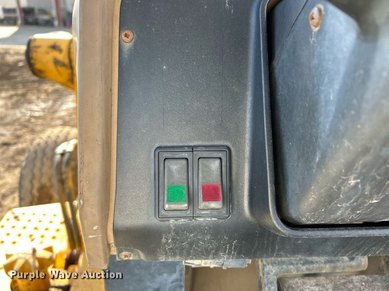 image for item NR9317 1997 John Deere 710D  backhoe