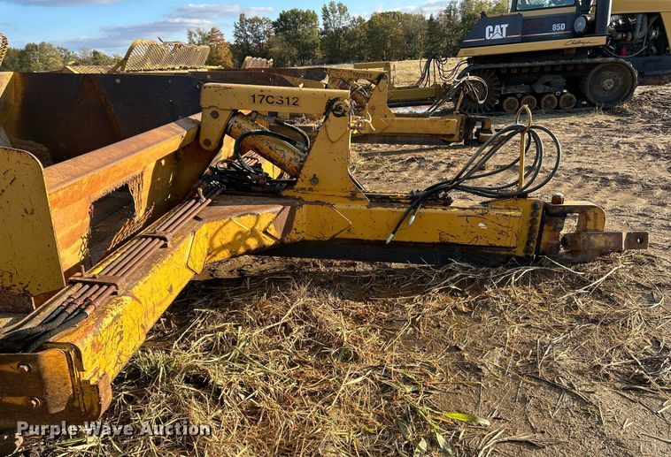 image for item NR9319 2003 Reynolds 17CS12  scraper