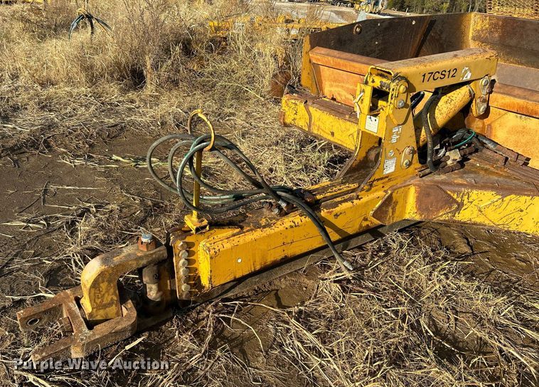 image for item NR9319 2003 Reynolds 17CS12  scraper