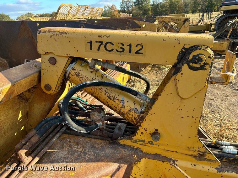 image for item NR9319 2003 Reynolds 17CS12  scraper