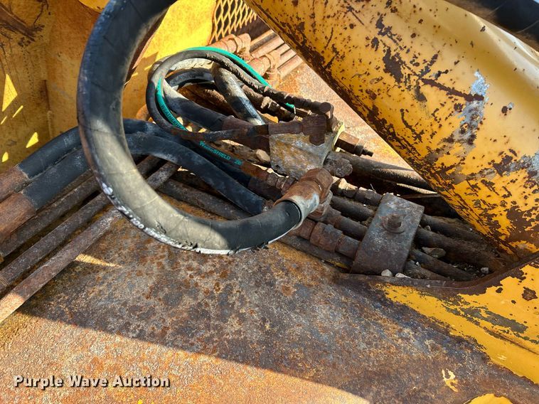 image for item NR9319 2003 Reynolds 17CS12  scraper