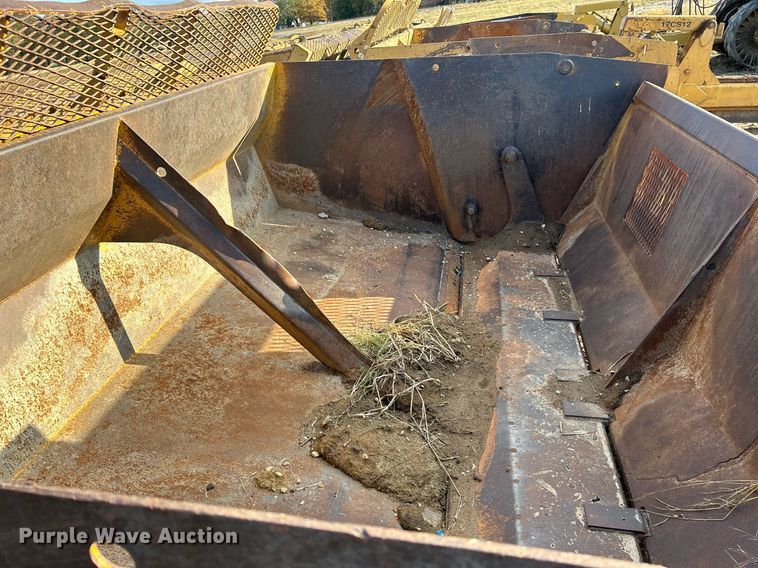 image for item NR9319 2003 Reynolds 17CS12  scraper