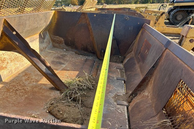 image for item NR9319 2003 Reynolds 17CS12  scraper