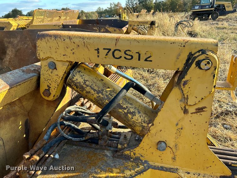 image for item NR9320 2004 Reynolds 17CS12  scraper