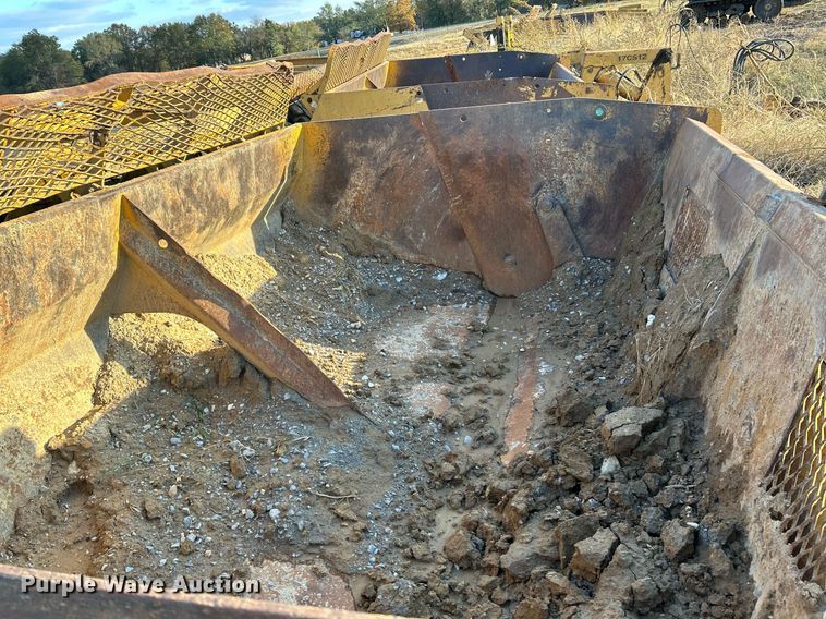 image for item NR9320 2004 Reynolds 17CS12  scraper