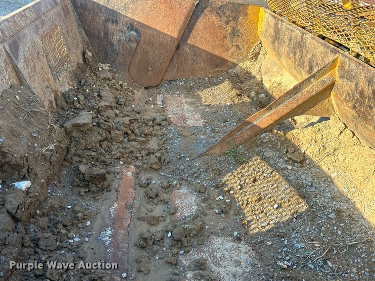 image for item NR9320 2004 Reynolds 17CS12  scraper