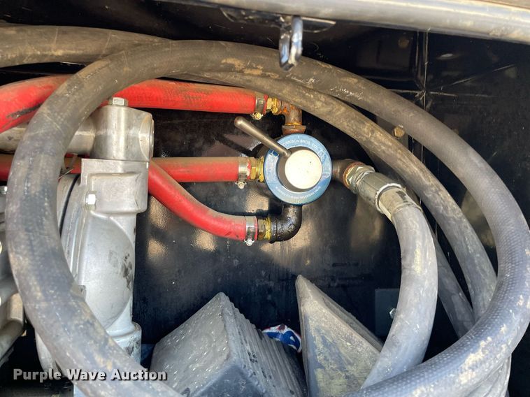 image for item NX9873 2013 International 4300  box truck with fuel/lube system