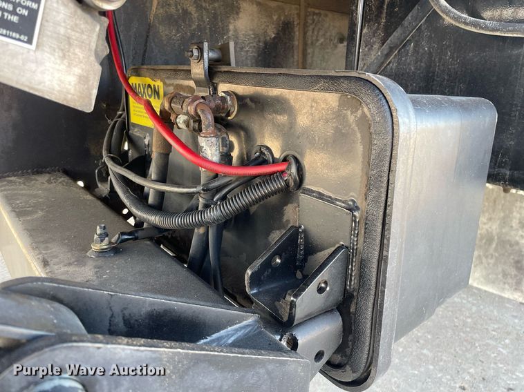 image for item NX9873 2013 International 4300  box truck with fuel/lube system