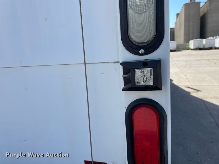 image for item NX9873 2013 International 4300  box truck with fuel/lube system