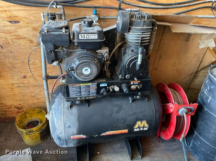 image for item NX9873 2013 International 4300  box truck with fuel/lube system